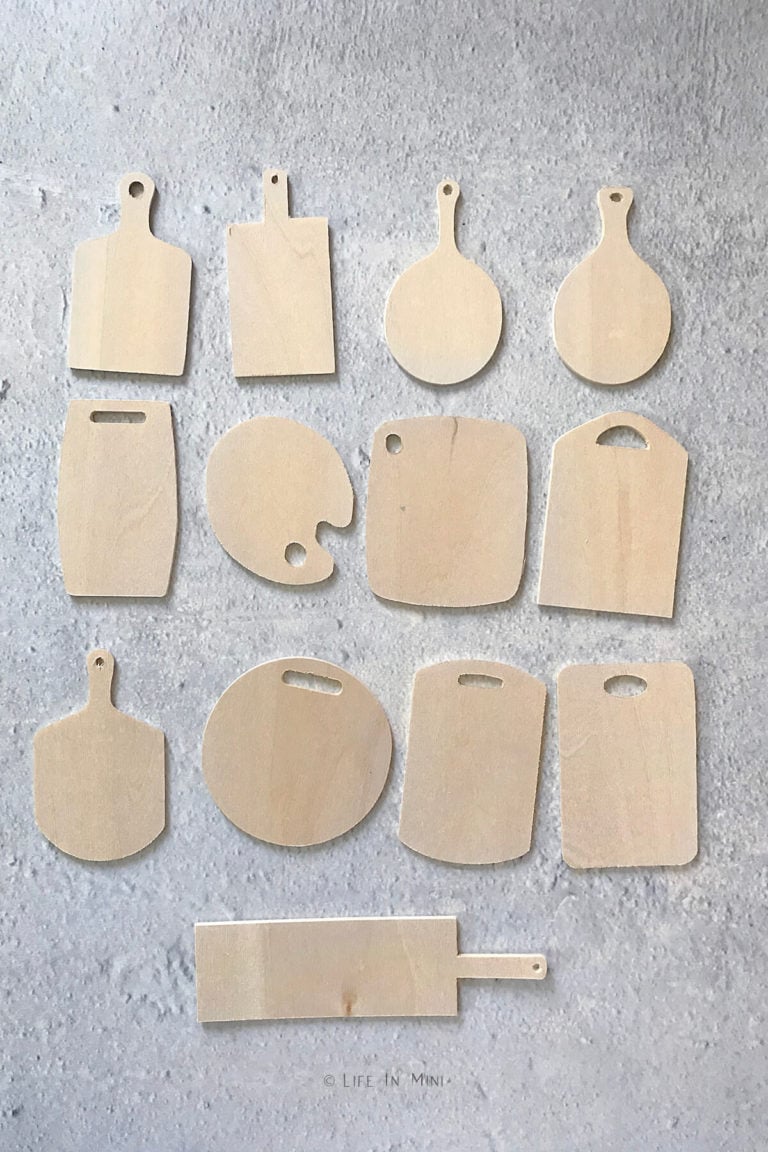 Miniature cutting boards of various shapes and sizes in natural light basswood